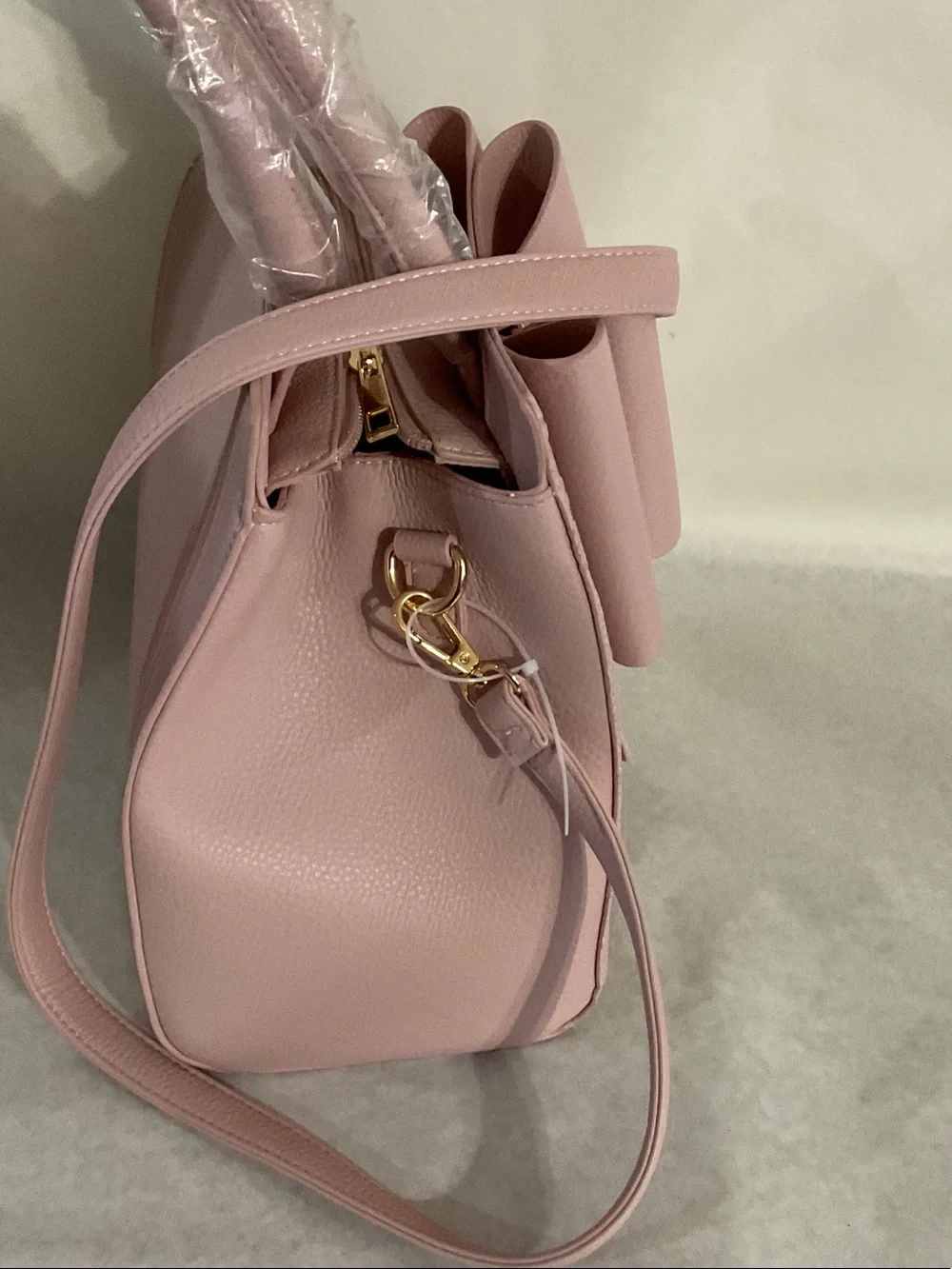 Elegant Pink Bow Satchel with Gold Accent